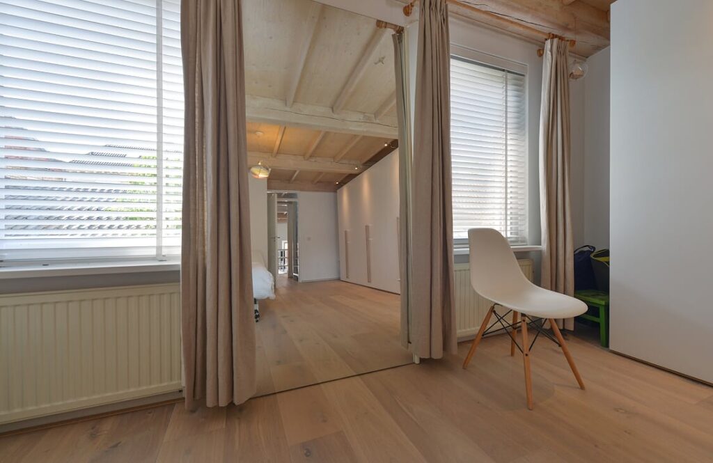 Kan een houten vloer in combinatie met een gietvloer